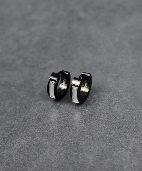 4INT.(フォイント)の「カッティングビジュー フープピアス / サージカルステンレス316L (金属アレルギー対応)(ピアス(両耳用)・メンズ・シルバー/ブラック/ゴールド・FREE)」の18枚目の写真