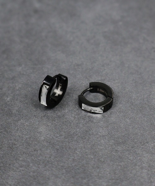 4INT.(フォイント)の「カッティングビジュー フープピアス / サージカルステンレス316L (金属アレルギー対応)(ピアス(両耳用)・メンズ・シルバー/ブラック/ゴールド・FREE)」の16枚目の写真