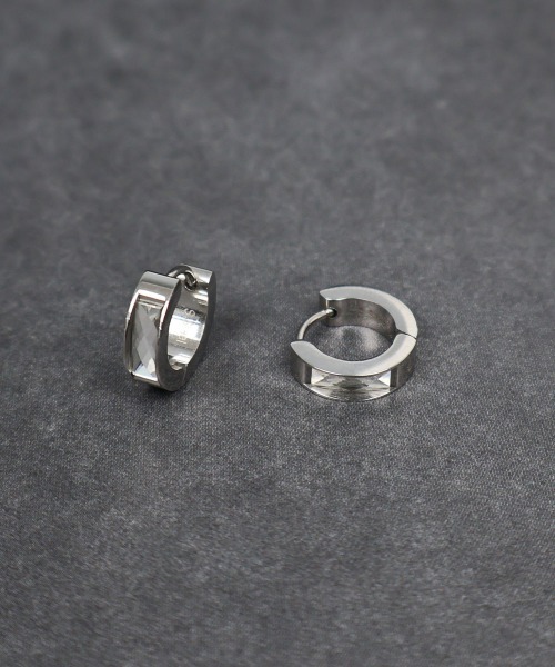 4INT.(フォイント)の「カッティングビジュー フープピアス / サージカルステンレス316L (金属アレルギー対応)(ピアス(両耳用)・メンズ・シルバー/ブラック/ゴールド・FREE)」の9枚目の写真
