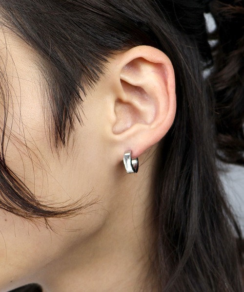 4INT.(フォイント)の「カッティングビジュー フープピアス / サージカルステンレス316L (金属アレルギー対応)(ピアス(両耳用)・メンズ・シルバー/ブラック/ゴールド・FREE)」の7枚目の写真