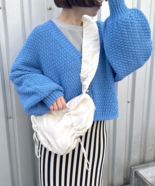 LEPSIM(レプシィム)の「ミニナイロンドロストショルダー 994930(ショルダーバッグ・レディース・アイボリー/ブルーグレー/ブラック・ONE SIZE)」の2枚目の写真