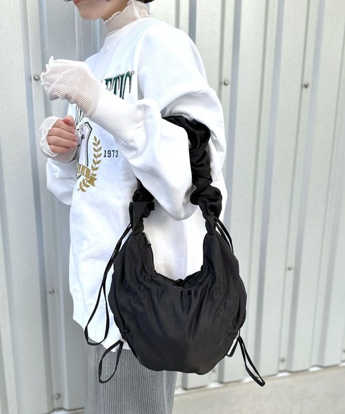 LEPSIM(レプシィム)の「ミニナイロンドロストショルダー 994930(ショルダーバッグ・レディース・アイボリー/ブルーグレー/ブラック・ONE SIZE)」の3枚目の写真