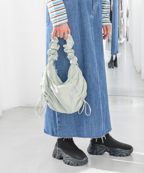 LEPSIM(レプシィム)の「ミニナイロンドロストショルダー 994930(ショルダーバッグ・レディース・アイボリー/ブルーグレー/ブラック・ONE SIZE)」の21枚目の写真