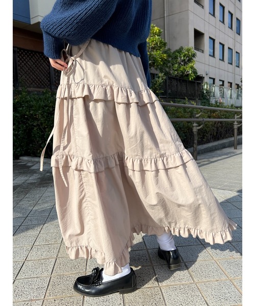 WC（ダブル シー）の「2WAY ナイロンティアードロングスカート《WEB限定カラーあり》（スカート・レディース・レッド/ベージュ/カーキ/ブラック・FREE）」の13枚目の写真