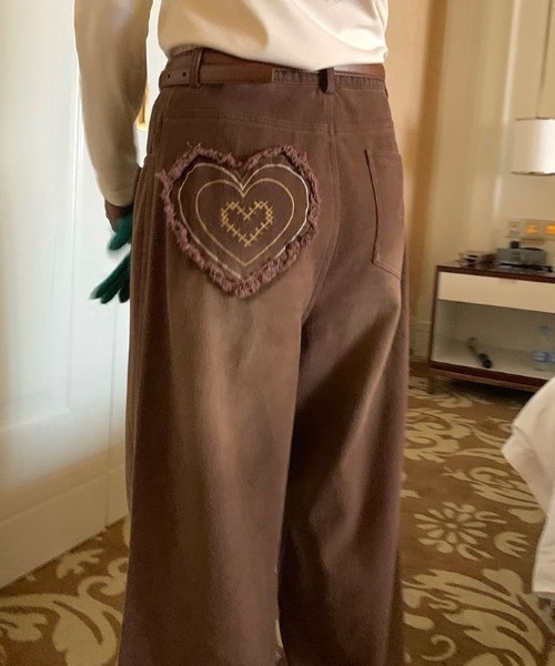 DIAVEL（ディアベル）の「バックハート柄 ワイドデニムパンツ（デニムパンツ・レディース・ブラウン/ブラック/サックスブルー・S/M/L）」の6枚目の写真