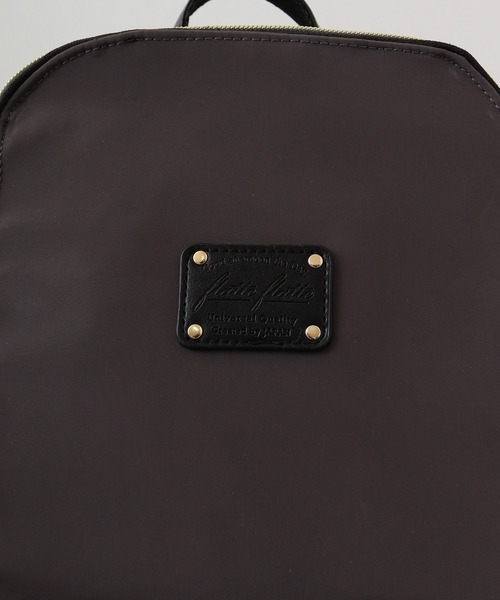 【セール】flatte flatte(ﾌﾗｯﾃﾌﾗｯﾃ) ウェットシートポケット付き 撥水デイパック（バックパック/リュック）｜FUNALIVE（ファンアライブ）