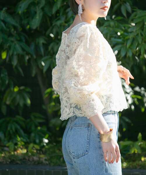 KBF（ケイビーエフ）の「オーガンジーフラワークロップドブラウス（シャツ/ブラウス・レディース・アイボリー/ブラック/ブルー系その他・ONE）」の8枚目の写真