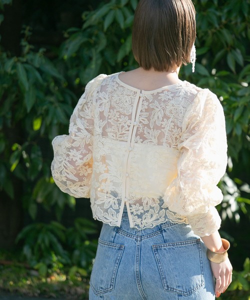 KBF（ケイビーエフ）の「オーガンジーフラワークロップドブラウス（シャツ/ブラウス・レディース・アイボリー/ブラック/ブルー系その他・ONE）」の9枚目の写真