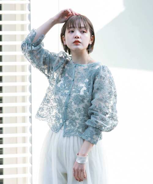 KBF（ケイビーエフ）の「オーガンジーフラワークロップドブラウス（シャツ/ブラウス・レディース・アイボリー/ブラック/ブルー系その他・ONE）」の22枚目の写真