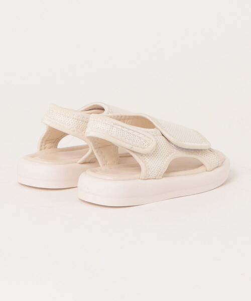 b・ROOM(ビールーム)の「パカっと開いてる履きやすいメッシュフラットサンダル(スニーカー・キッズ・ブラック/アイボリー・X-LARGE/SMALL/MEDIUM/LARGE)」の10枚目の写真