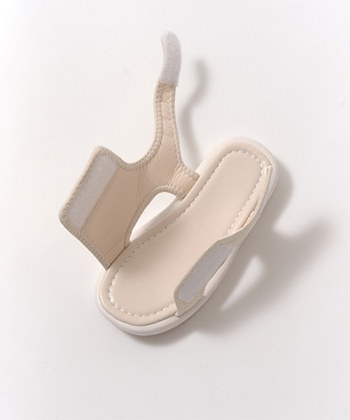 b・ROOM(ビールーム)の「パカっと開いてる履きやすいメッシュフラットサンダル(スニーカー・キッズ・ブラック/アイボリー・X-LARGE/SMALL/MEDIUM/LARGE)」の9枚目の写真