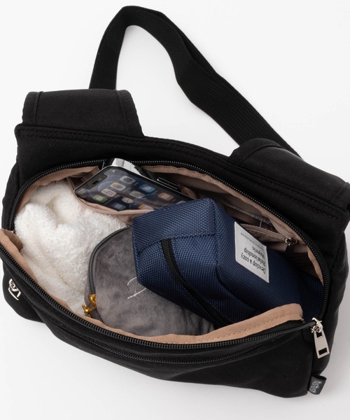 HusHusH（ハッシュアッシュ）の「HusHusH ハッシュアッシュ 人間工学ナイロンショルダー（ショルダーバッグ・レディース・ブラック/グレイッシュベージュ・フリー）」の3枚目の写真