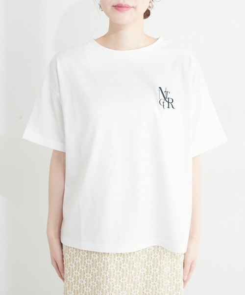 natural couture(ナチュラルクチュール)の「袖口ロールUPロゴ刺繍T(Tシャツ/カットソー・レディース・チャコールグレー/ライトベージュ/ラベンダー/オフホワイト・FREE)」の14枚目の写真