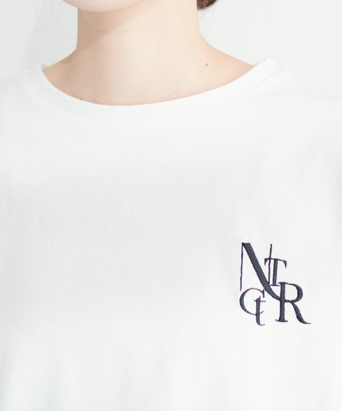 natural couture(ナチュラルクチュール)の「袖口ロールUPロゴ刺繍T(Tシャツ/カットソー・レディース・チャコールグレー/ライトベージュ/ラベンダー/オフホワイト・FREE)」の17枚目の写真