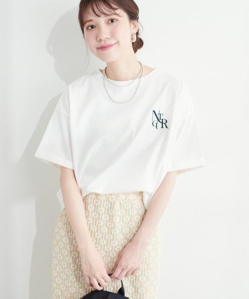 natural couture(ナチュラルクチュール)の「袖口ロールUPロゴ刺繍T(Tシャツ/カットソー・レディース・チャコールグレー/ライトベージュ/ラベンダー/オフホワイト・FREE)」の22枚目の写真