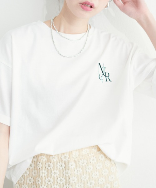 natural couture(ナチュラルクチュール)の「袖口ロールUPロゴ刺繍T(Tシャツ/カットソー・レディース・チャコールグレー/ライトベージュ/ラベンダー/オフホワイト・FREE)」の21枚目の写真