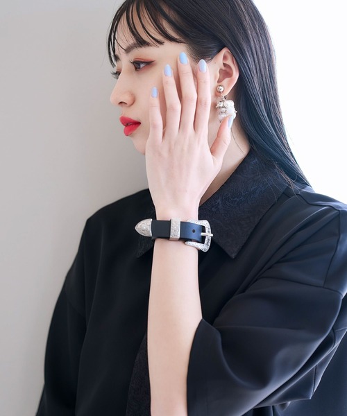 HARE（ハレ）の「フラワーバックルブレス(HARE)（ブレスレット・レディース・クリア/ブラック・FREE）」の4枚目の写真