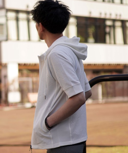 HIDEAWAYS NICOLE（ハイダウェイニコル）の「アラカルトエンボス5分袖フルジップパーカー（パーカー・メンズ・ホワイト系/ブラック/オフホワイト/ブラック系・MEDIUM/LARGE/X-LARGE）」の22枚目の写真