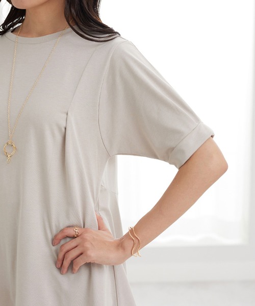 BELLUNA PLUS(ベルーナ)の「バックフレアーパフ袖プルオーバー(Tシャツ/カットソー・レディース・チャコール/グレイッシュベージュ/ワイン/セージグリーン・MEDIUM/LARGE/X-LARGE)」の9枚目の写真