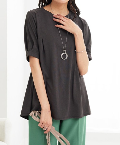 BELLUNA PLUS(ベルーナ)の「バックフレアーパフ袖プルオーバー(Tシャツ/カットソー・レディース・チャコール/グレイッシュベージュ/ワイン/セージグリーン・MEDIUM/LARGE/X-LARGE)」の5枚目の写真