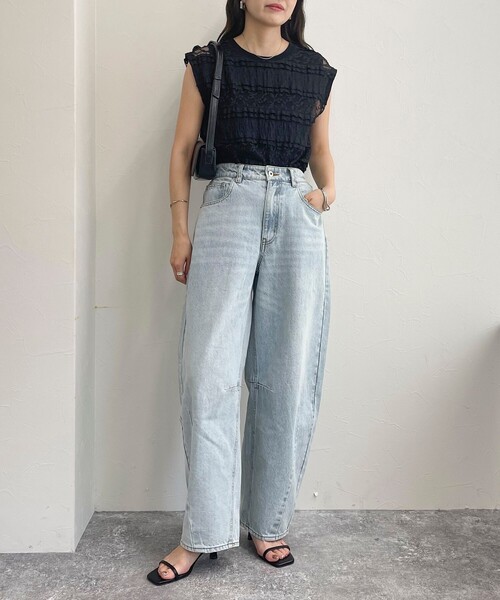 fredy emue（フレディエミュ）の「カーブデニムパンツ（デニムパンツ・レディース・サックスブルー/ブルー・36/38）」の3枚目の写真