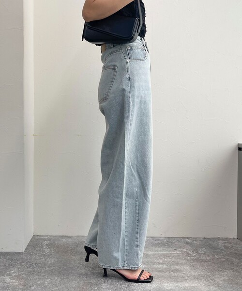 fredy emue（フレディエミュ）の「カーブデニムパンツ（デニムパンツ・レディース・サックスブルー/ブルー・36/38）」の10枚目の写真