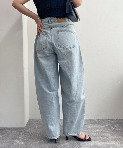 fredy emue（フレディエミュ）の「カーブデニムパンツ（デニムパンツ・レディース・サックスブルー/ブルー・36/38）」の11枚目の写真