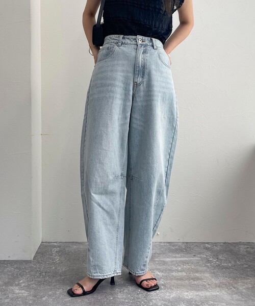 fredy emue（フレディエミュ）の「カーブデニムパンツ（デニムパンツ・レディース・サックスブルー/ブルー・36/38）」の14枚目の写真