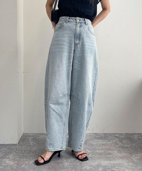 fredy emue（フレディエミュ）の「カーブデニムパンツ（デニムパンツ・レディース・サックスブルー/ブルー・36/38）」の15枚目の写真