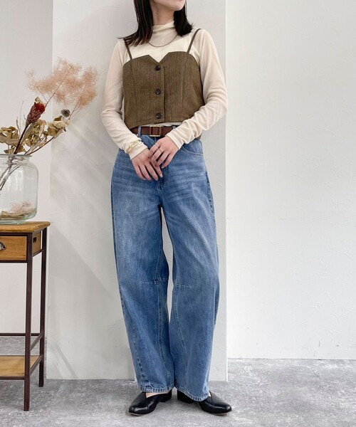 fredy emue（フレディエミュ）の「カーブデニムパンツ（デニムパンツ・レディース・サックスブルー/ブルー・36/38）」の16枚目の写真