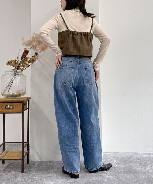 fredy emue（フレディエミュ）の「カーブデニムパンツ（デニムパンツ・レディース・サックスブルー/ブルー・36/38）」の18枚目の写真