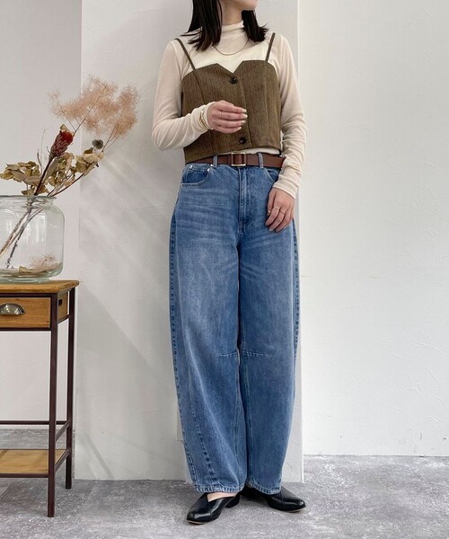 fredy emue（フレディエミュ）の「カーブデニムパンツ（デニムパンツ・レディース・サックスブルー/ブルー・36/38）」の19枚目の写真