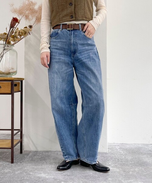 fredy emue（フレディエミュ）の「カーブデニムパンツ（デニムパンツ・レディース・サックスブルー/ブルー・36/38）」の20枚目の写真