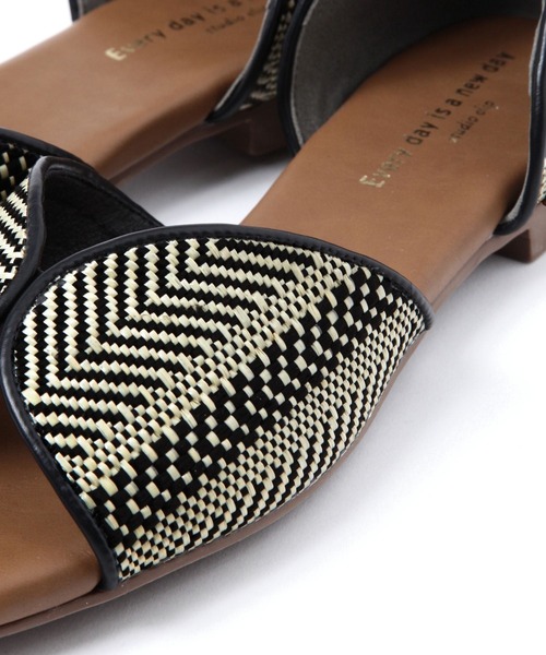 studio CLIP(スタディオクリップ)の「柔らかセパレートサンダル(サンダル・レディース・ベージュ/ブラック・LARGE/MEDIUM)」の18枚目の写真