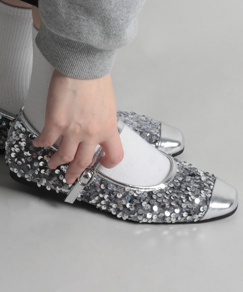 shoes365(シューズスリーシックスファイヴ)の「【shoes365】バックル付きスパンコールバレエシューズ(バレエシューズ・レディース・ブラック/シルバー・22.5cm/23.0cm/23.5cm/24.0cm/24.5cm/25.0cm)」の9枚目の写真