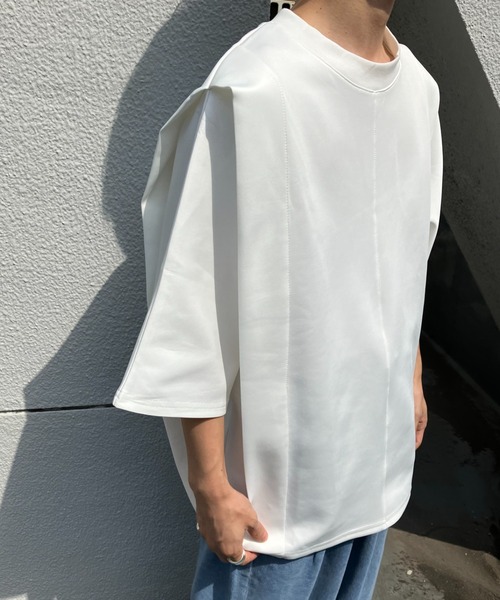 CREARE -LINO-(クレアーレリノ)の「肩タックTシャツ/立体トップス/折り込みショルダー(Tシャツ/カットソー・メンズ・ブラック/オフホワイト・MEDIUM/LARGE)」の4枚目の写真