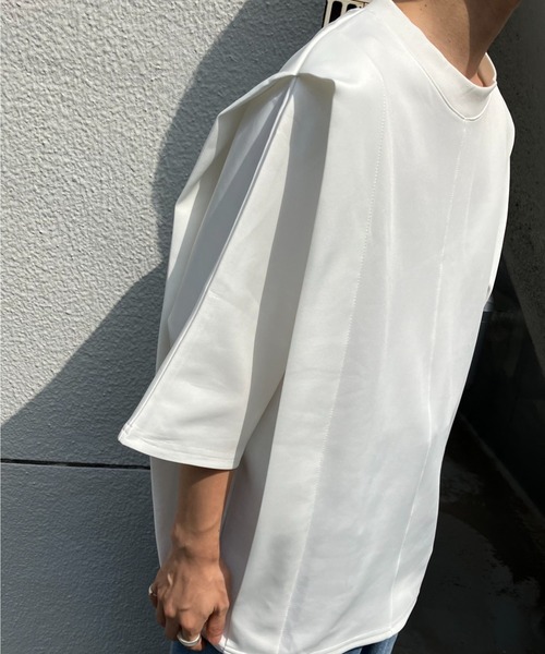 CREARE -LINO-(クレアーレリノ)の「肩タックTシャツ/立体トップス/折り込みショルダー(Tシャツ/カットソー・メンズ・ブラック/オフホワイト・MEDIUM/LARGE)」の5枚目の写真