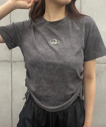 ROGER AND RAW（ロジャーアンドロウ）の「プレート付サイドシャーリングクロップド丈Ｔシャツ（Tシャツ/カットソー）」