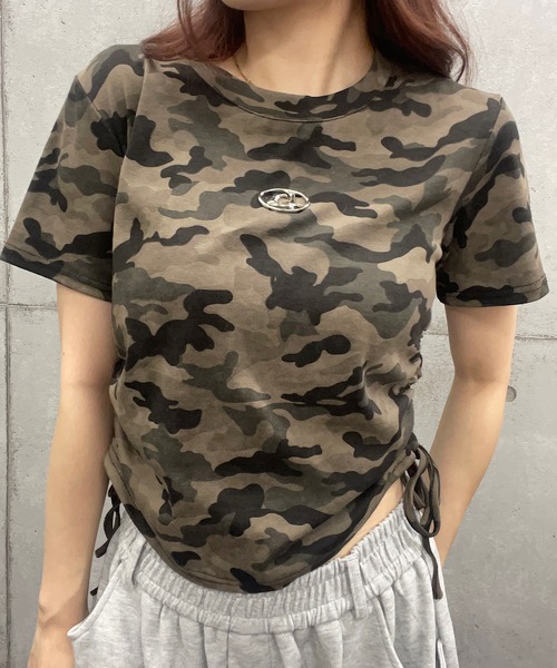 ROGER AND RAW(ロジャーアンドロウ)の「プレート付サイドシャーリングクロップド丈Tシャツ(Tシャツ/カットソー・レディース・ホワイト/ブラック/ピンク/グレー/ブルー/カーキ/チャコールグレー/スミクロ/オフホワイト/ブラック系その他/ライトグリーン・MEDIUM/SMALL/LARGE)」の8枚目の写真