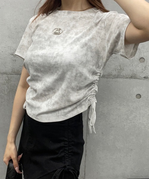 ROGER AND RAW(ロジャーアンドロウ)の「プレート付サイドシャーリングクロップド丈Tシャツ(Tシャツ/カットソー・レディース・ホワイト/ブラック/ピンク/グレー/ブルー/カーキ/チャコールグレー/スミクロ/オフホワイト/ブラック系その他/ライトグリーン・MEDIUM/SMALL/LARGE)」の15枚目の写真