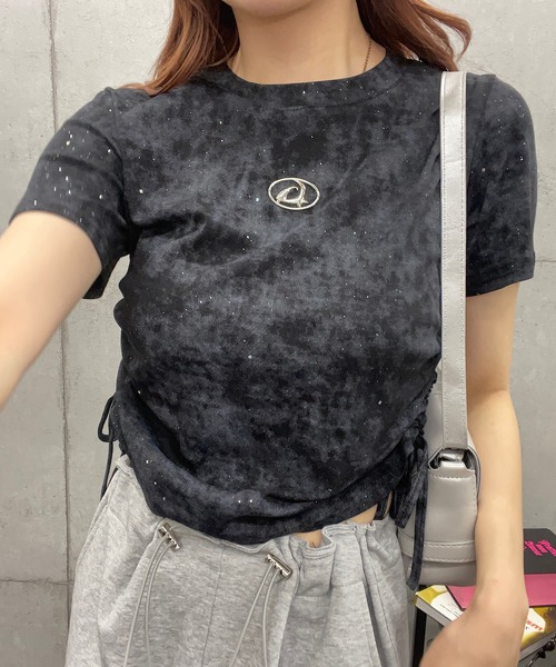 ROGER AND RAW(ロジャーアンドロウ)の「プレート付サイドシャーリングクロップド丈Tシャツ(Tシャツ/カットソー・レディース・ホワイト/ブラック/ピンク/グレー/ブルー/カーキ/チャコールグレー/スミクロ/オフホワイト/ブラック系その他/ライトグリーン・MEDIUM/SMALL/LARGE)」の18枚目の写真