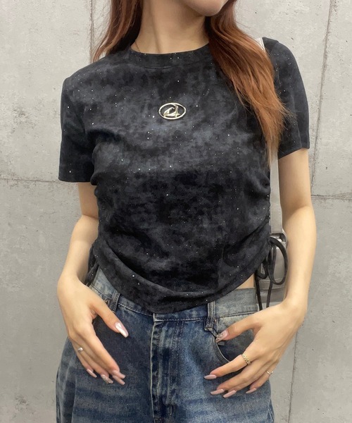 ROGER AND RAW(ロジャーアンドロウ)の「プレート付サイドシャーリングクロップド丈Tシャツ(Tシャツ/カットソー・レディース・ホワイト/ブラック/ピンク/グレー/ブルー/カーキ/チャコールグレー/スミクロ/オフホワイト/ブラック系その他/ライトグリーン・MEDIUM/SMALL/LARGE)」の19枚目の写真