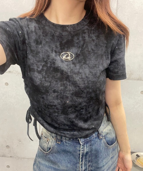 ROGER AND RAW(ロジャーアンドロウ)の「プレート付サイドシャーリングクロップド丈Tシャツ(Tシャツ/カットソー・レディース・ホワイト/ブラック/ピンク/グレー/ブルー/カーキ/チャコールグレー/スミクロ/オフホワイト/ブラック系その他/ライトグリーン・MEDIUM/SMALL/LARGE)」の22枚目の写真