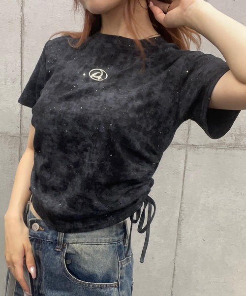 ROGER AND RAW(ロジャーアンドロウ)の「プレート付サイドシャーリングクロップド丈Tシャツ(Tシャツ/カットソー・レディース・ホワイト/ブラック/ピンク/グレー/ブルー/カーキ/チャコールグレー/スミクロ/オフホワイト/ブラック系その他/ライトグリーン・MEDIUM/SMALL/LARGE)」の20枚目の写真