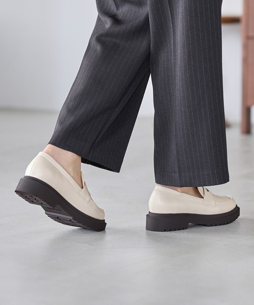 Honeys（ハニーズ）の「厚底コインローファー（ローファー・レディース・ブラック/ライトベージュ/ブラック系その他・S/M/L/LL）」の4枚目の写真