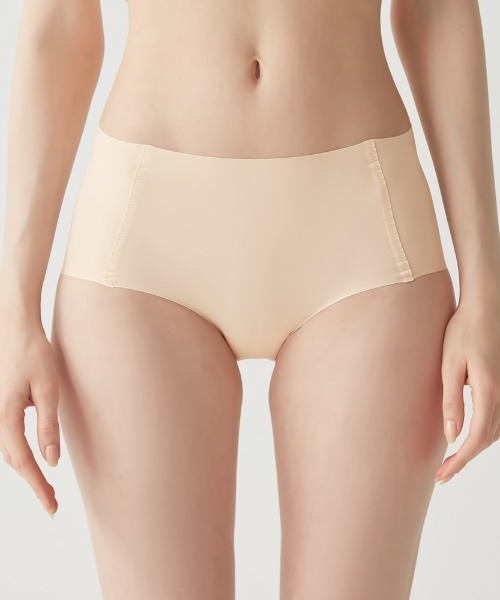 Tuche(トゥシェ)の「Tuche/トゥシェ 縫い目がなくてチクチクしにくい レギュラーショーツ(ショーツ・レディース・スミクロ/ライトベージュ/ブラウン系その他・MEDIUM/LARGE/X-LARGE)」の3枚目の写真