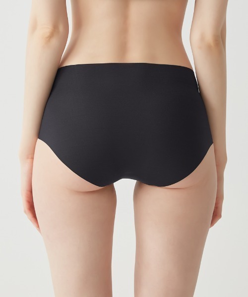 Tuche(トゥシェ)の「Tuche/トゥシェ 縫い目がなくてチクチクしにくい レギュラーショーツ(ショーツ・レディース・スミクロ/ライトベージュ/ブラウン系その他・MEDIUM/LARGE/X-LARGE)」の5枚目の写真