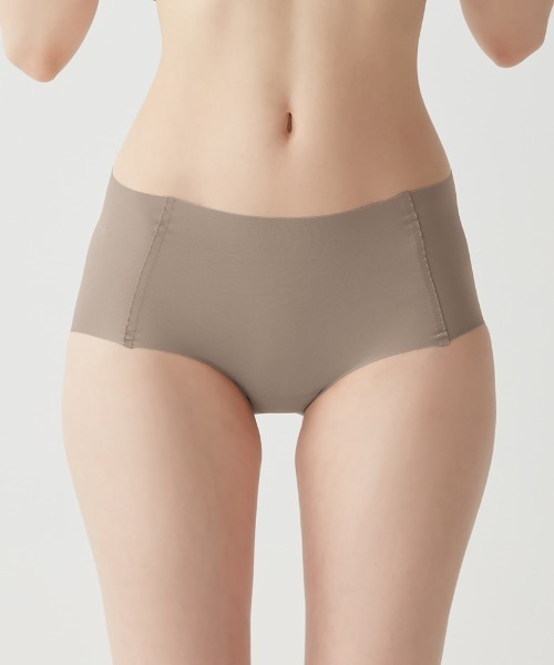 Tuche(トゥシェ)の「Tuche/トゥシェ 縫い目がなくてチクチクしにくい レギュラーショーツ(ショーツ・レディース・スミクロ/ライトベージュ/ブラウン系その他・MEDIUM/LARGE/X-LARGE)」の10枚目の写真