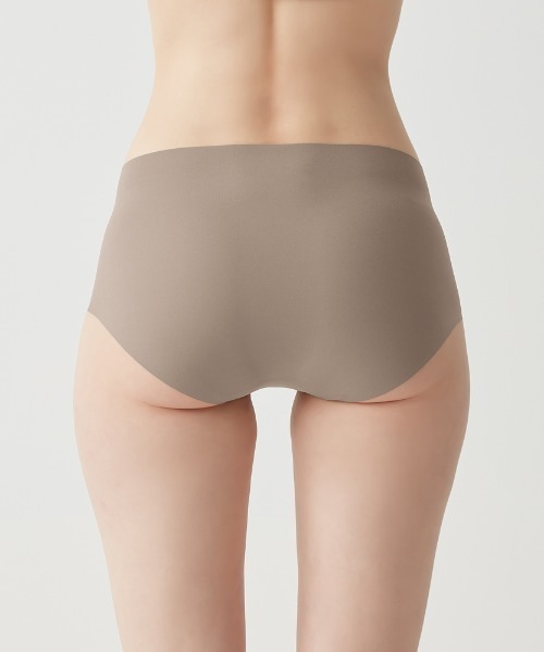 Tuche(トゥシェ)の「Tuche/トゥシェ 縫い目がなくてチクチクしにくい レギュラーショーツ(ショーツ・レディース・スミクロ/ライトベージュ/ブラウン系その他・MEDIUM/LARGE/X-LARGE)」の11枚目の写真
