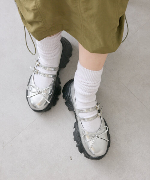 w closet（ダブルクローゼット）の「リボン厚底シューズ（スニーカー・レディース・シルバー系その他/アイボリー/ブラック・LARGE/SMALL/MEDIUM）」の3枚目の写真